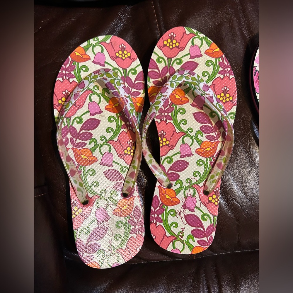 Vera bradley women’s flip flops - size 5/6